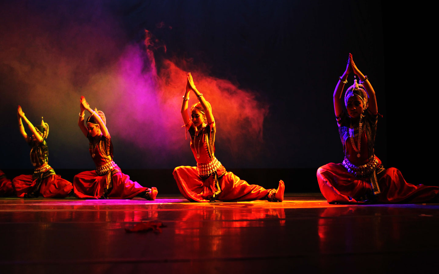bollywood indian bhangra dancers for hire:nyc